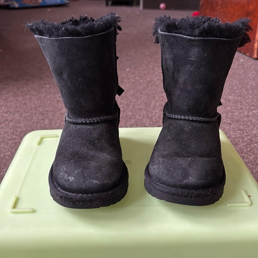 Ugg Bailey bow toddler size 8
